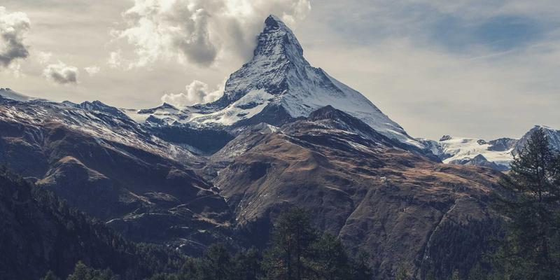 影评与电影资讯：AI技术如何重塑影院纯情体验？从剧本到数字演员的伦理革命