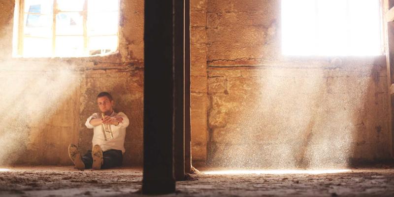 影院纯情与方言魅力：从影评分享看电影方言的地域真实与全球共鸣