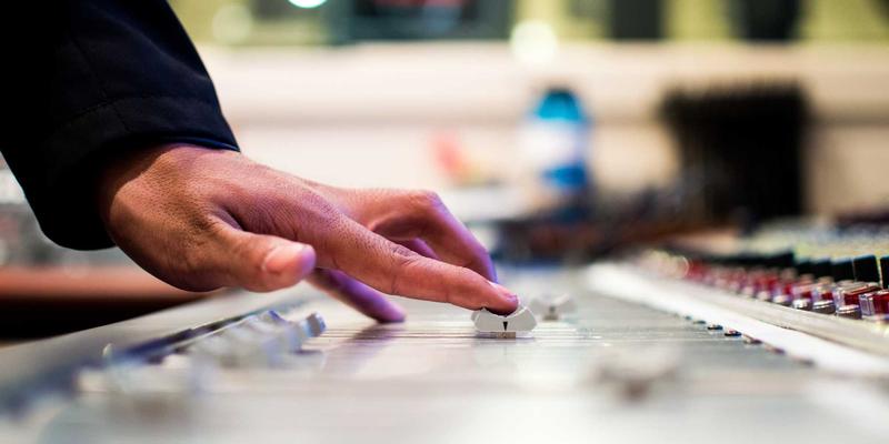 《影院纯情》影评深度解析：当光影照进现实，我们如何安放那份纯粹？