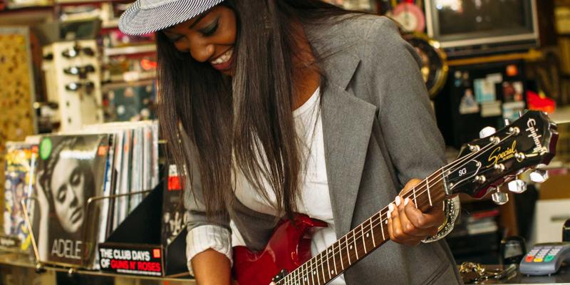 跨越银幕的语言屏障：电影资讯的跨文化传播与翻译难点解析